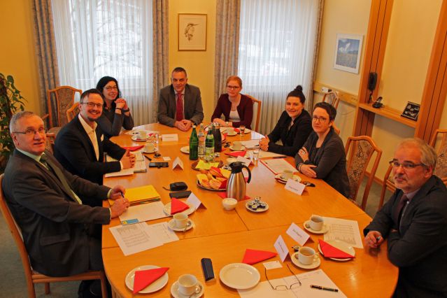 Die Teilnehmer bei einem Fachgespräch im Rathaus der Gemeinde Hellenthal. Die Teilnehmer bei einem Fachgespräch im Rathaus der Gemeinde Hellenthal.