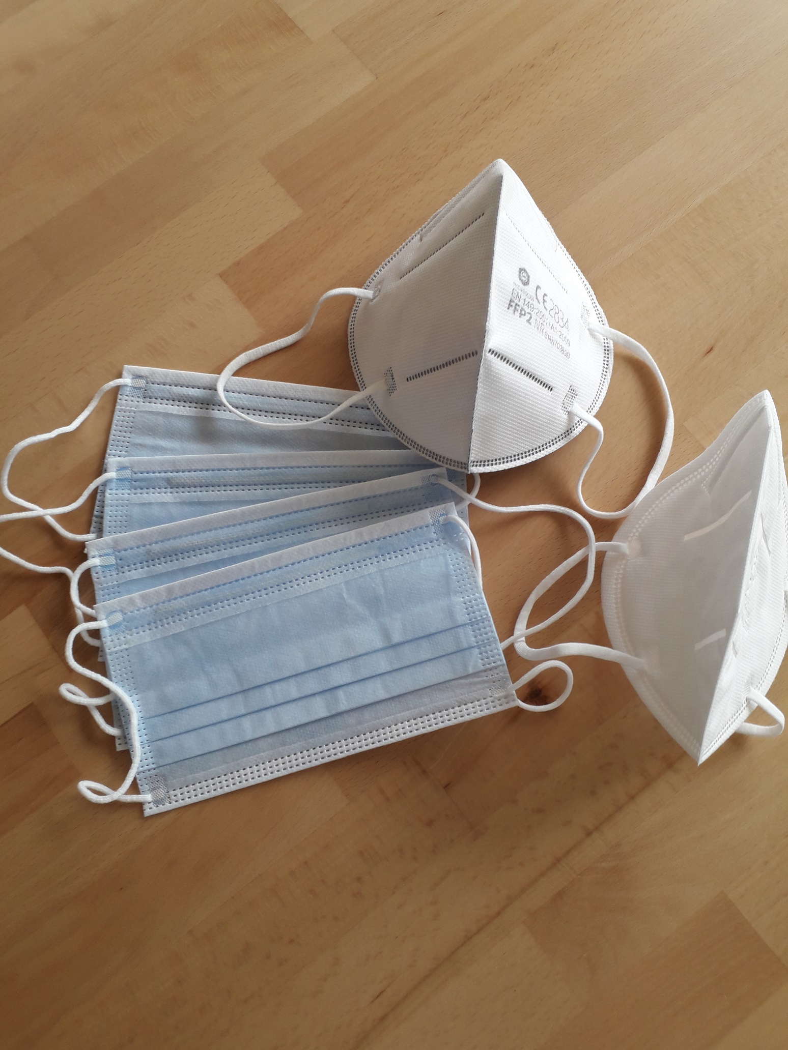 Die Schutzmasken werden uns noch lange begleiten, auch wenn weiter geimpft worden ist. Die Schutzmasken werden uns noch lange begleiten, auch wenn weiter geimpft worden ist.